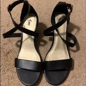 Black wedges